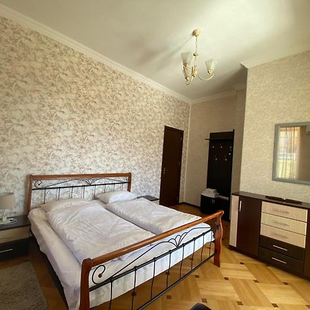 Neli & Zaal Guest House Telavi Eksteriør bilde