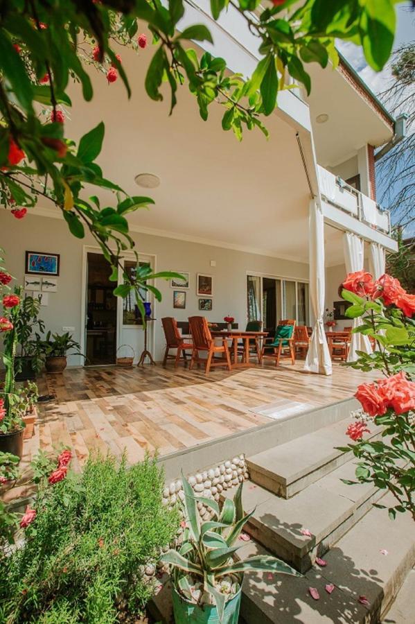 Neli & Zaal Guest House Telavi Eksteriør bilde