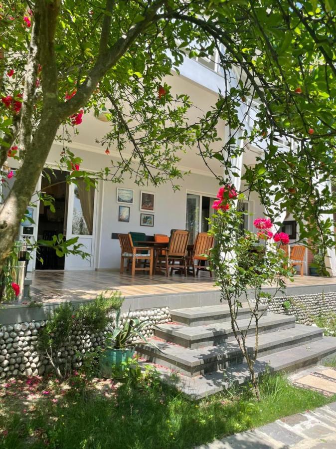 Neli & Zaal Guest House Telavi Eksteriør bilde