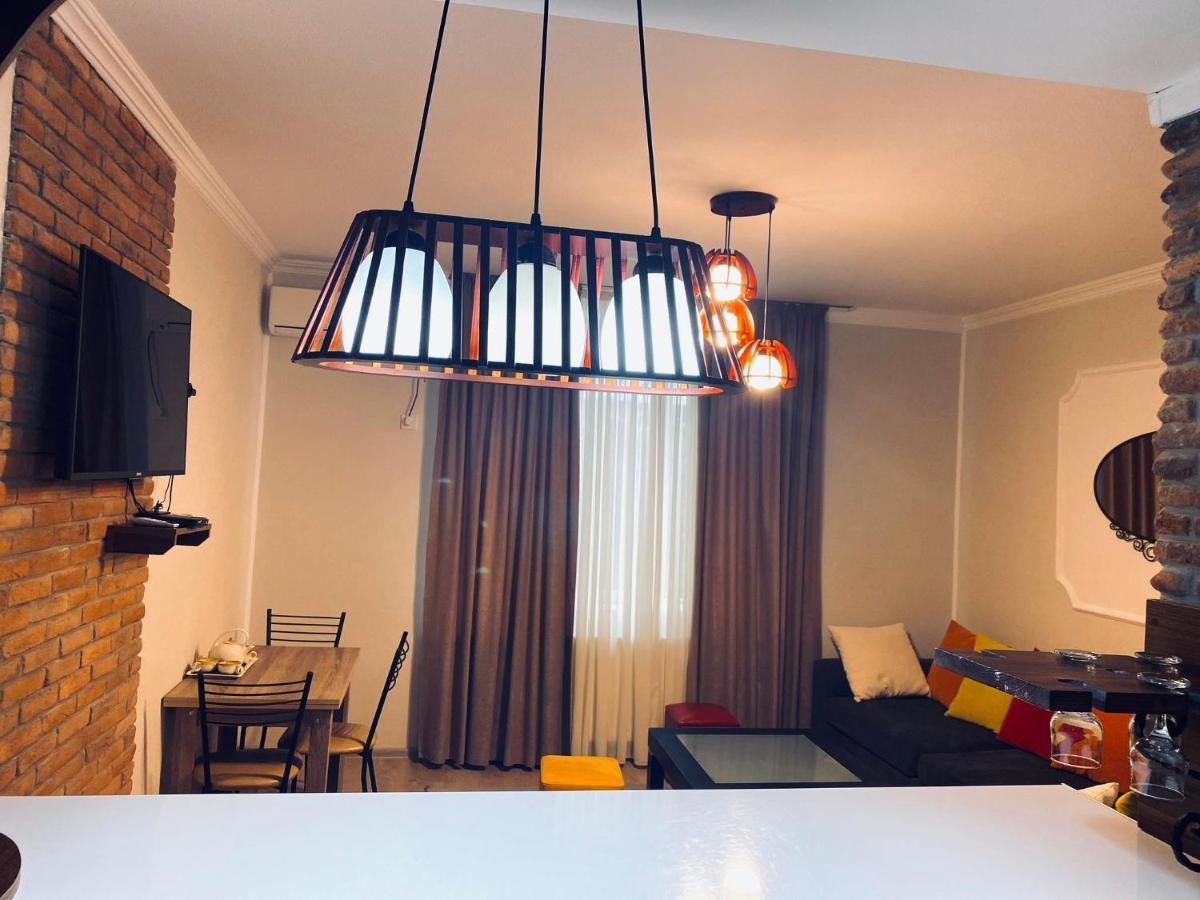 Neli & Zaal Guest House Telavi Eksteriør bilde