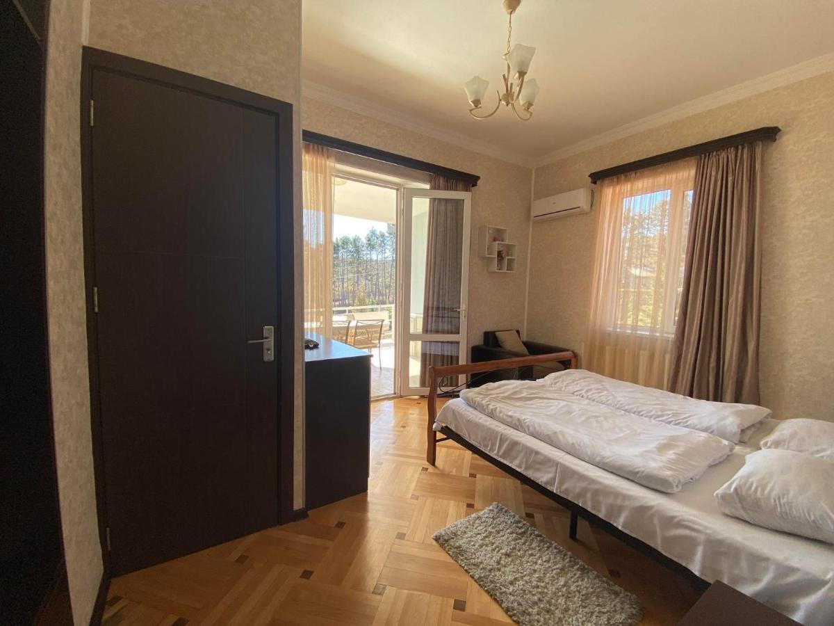 Neli & Zaal Guest House Telavi Eksteriør bilde
