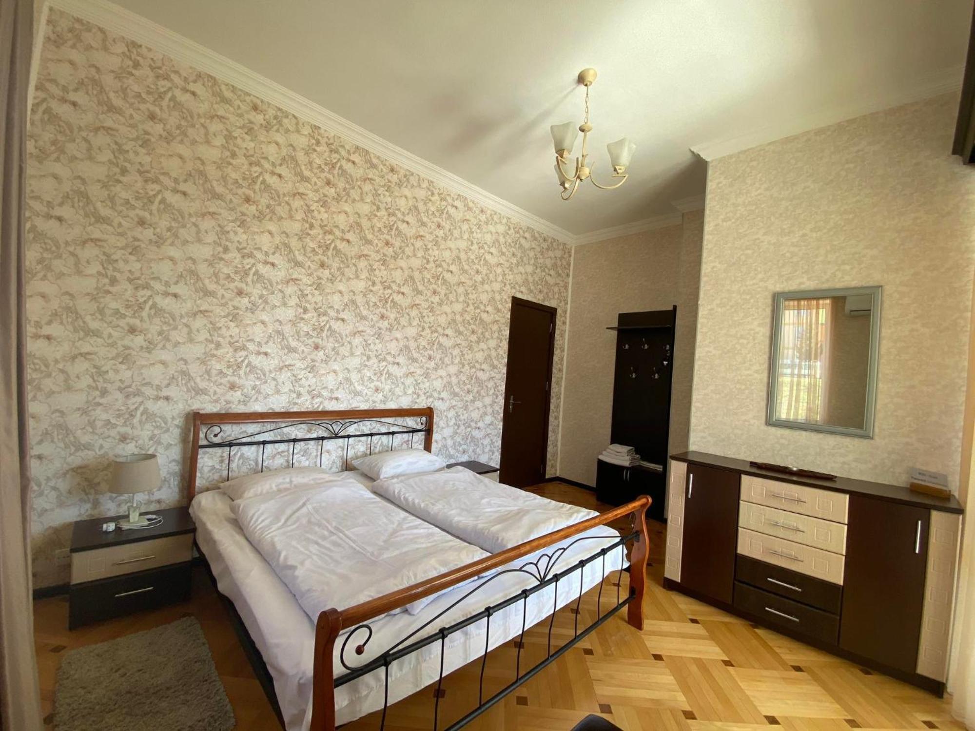 Neli & Zaal Guest House Telavi Eksteriør bilde