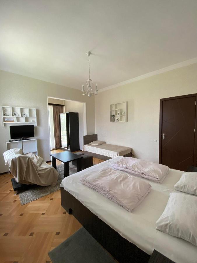 Neli & Zaal Guest House Telavi Eksteriør bilde