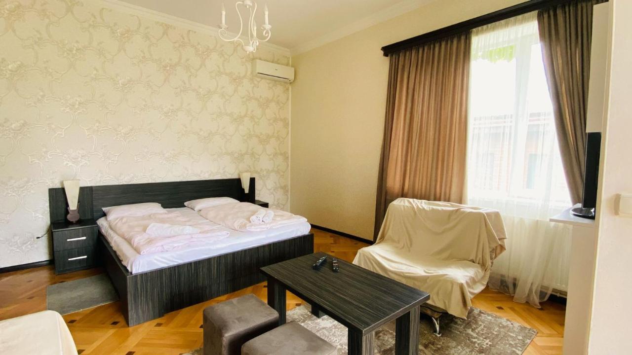 Neli & Zaal Guest House Telavi Eksteriør bilde