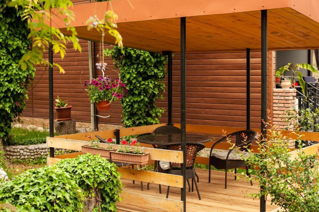 Neli & Zaal Guest House Telavi Eksteriør bilde