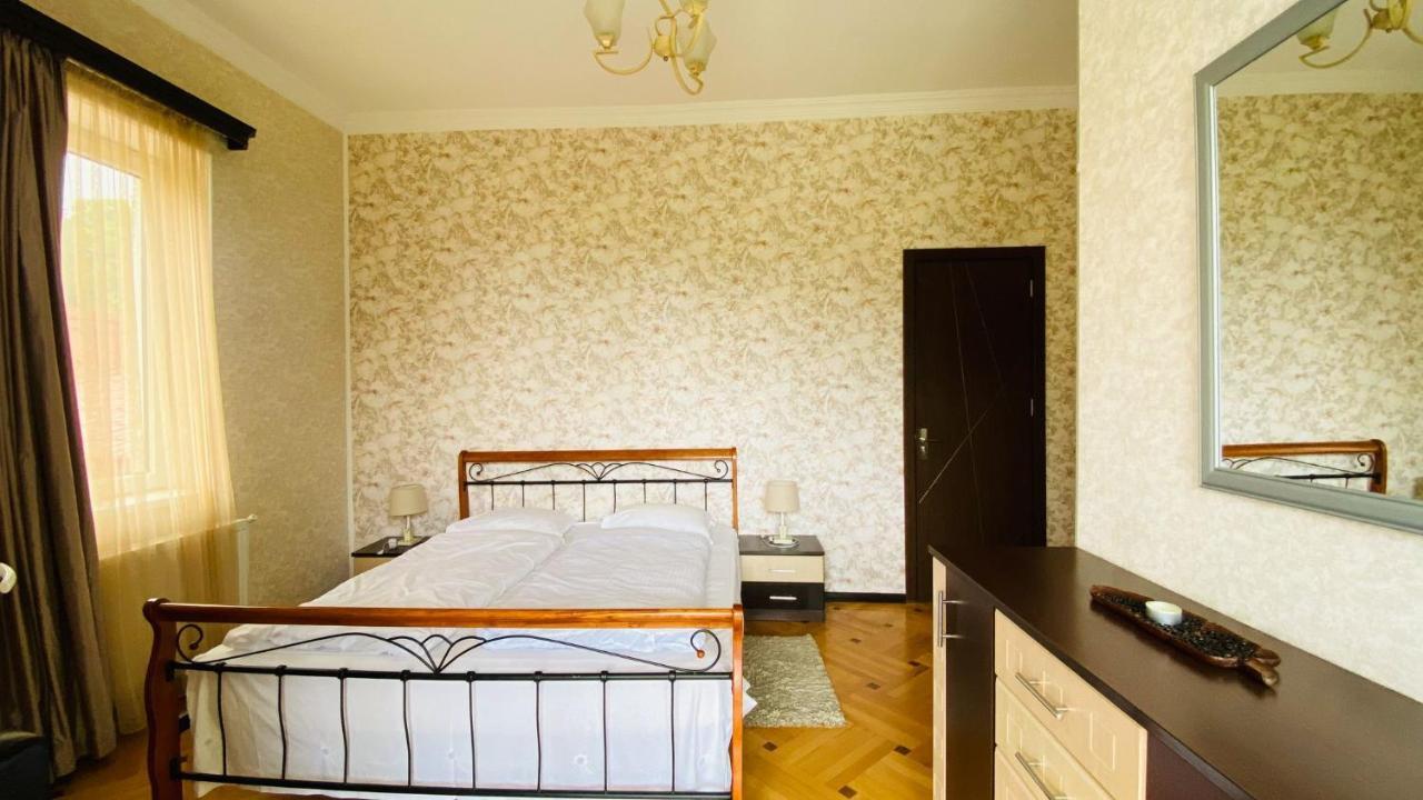 Neli & Zaal Guest House Telavi Eksteriør bilde