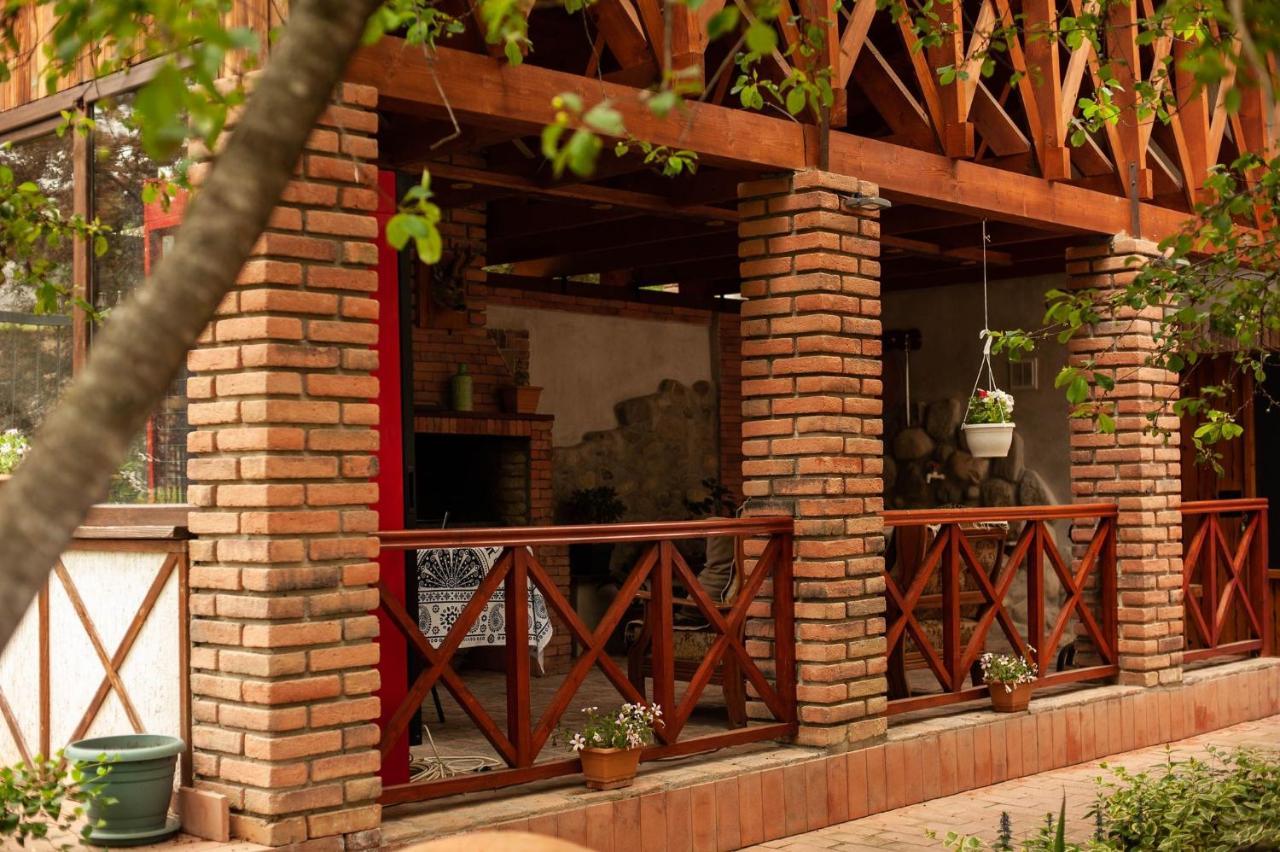Neli & Zaal Guest House Telavi Eksteriør bilde