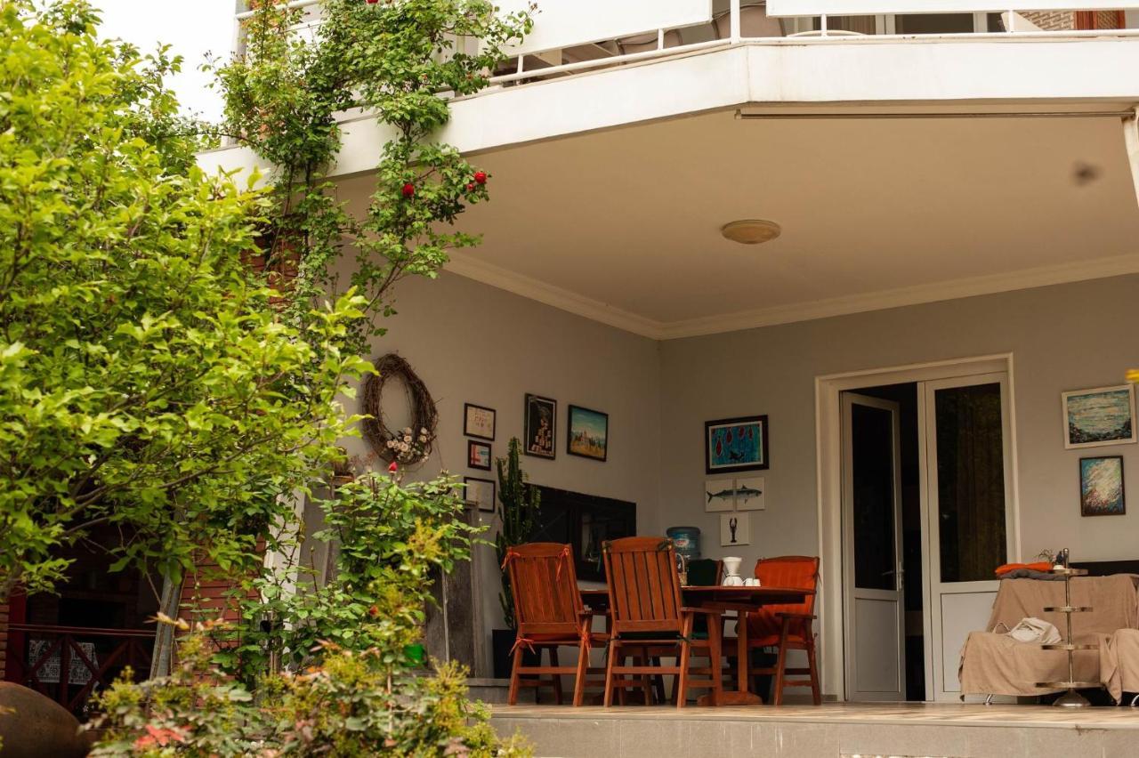 Neli & Zaal Guest House Telavi Eksteriør bilde